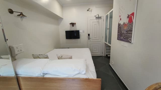 Luxury Room (Queen Bed)
