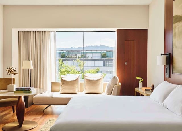 Suite, 3 Bedrooms (Residential)