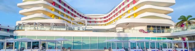 Couple’s Clothing-Optional Deluxe Ocean-View Tower Room