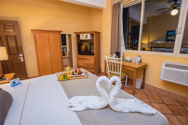 1 King Bed, Smoking Room, Full Breakfast