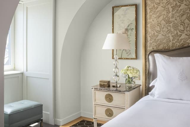 Suite, 1 King Bed (Loft)