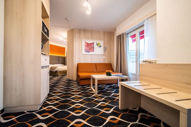 Junior Room, 1 Queen Bed