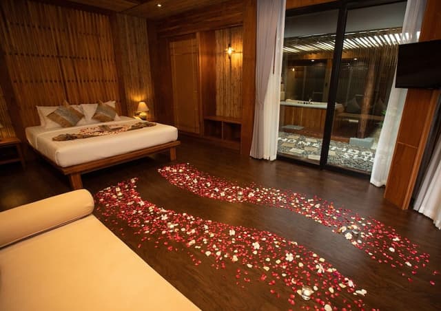 Honeymoon Suite