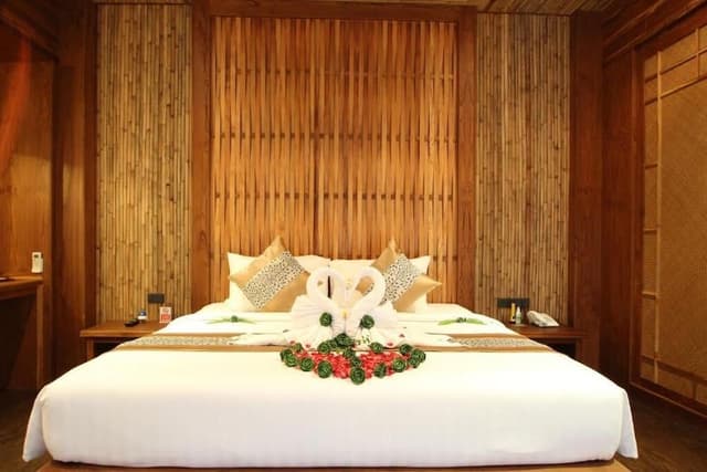 Honeymoon Suite