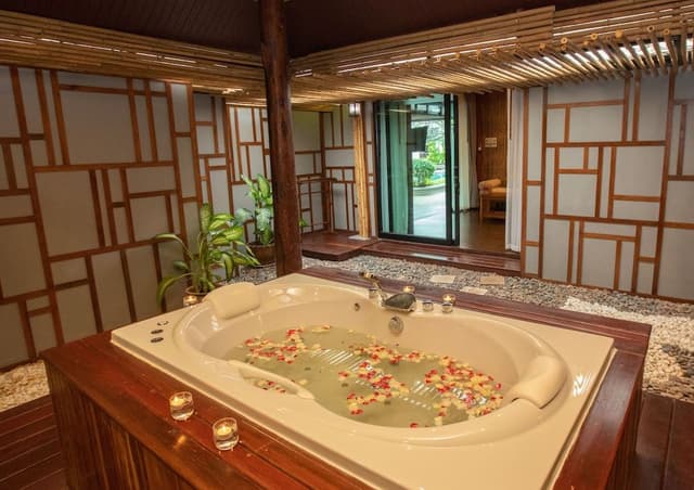 Honeymoon Suite