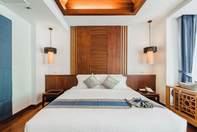 Deluxe Pool Side Room