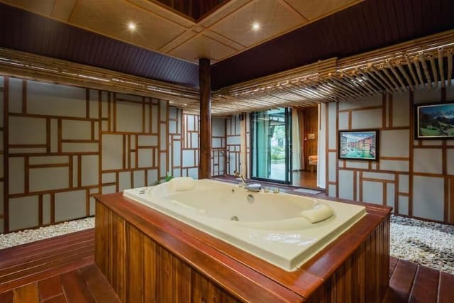 Honeymoon Suite