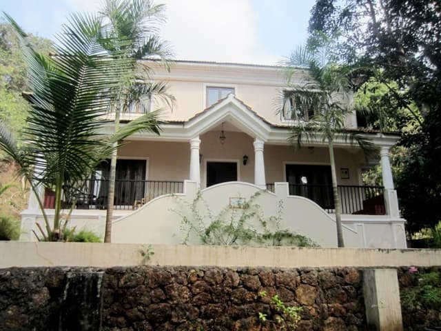 4 Bedroom Villa