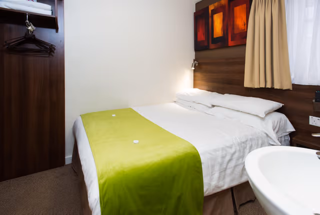 Single Room with Private Bathroom (1 Person)