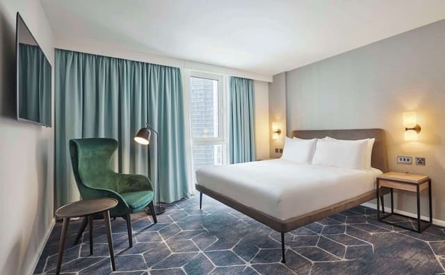 Suite, 1 King Bed, Park View