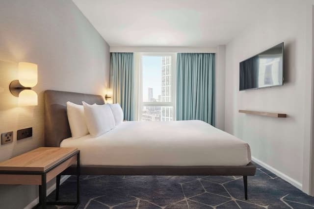 Suite, 1 King Bed, Park View