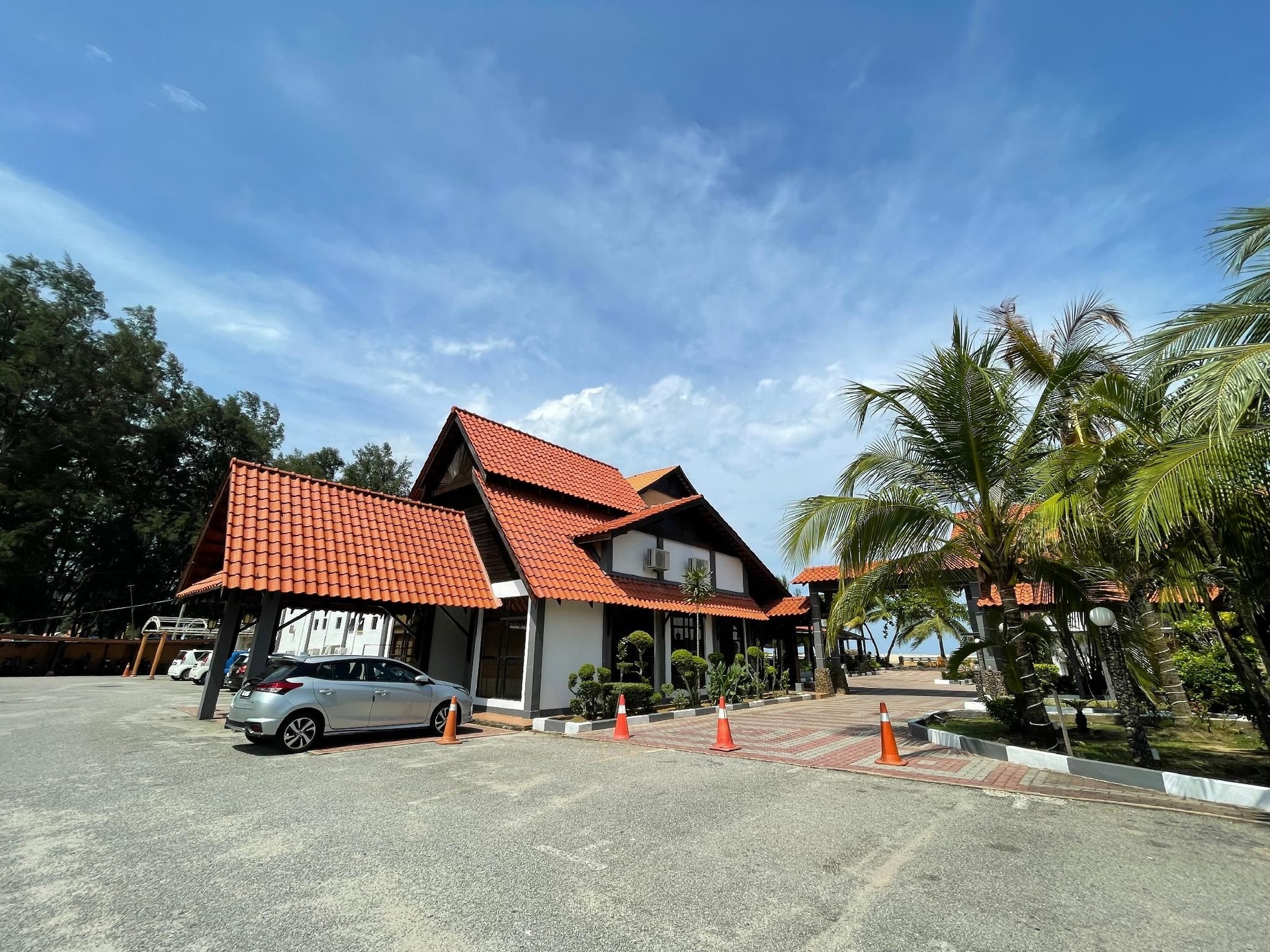 DSH Batu Burok Beach Resort4
