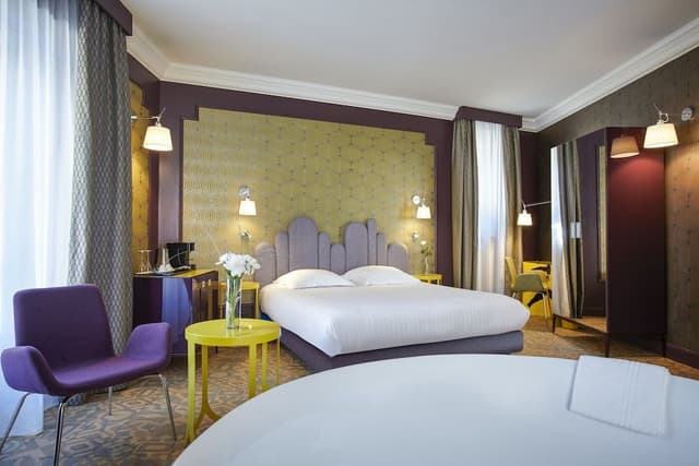 Deluxe room with terrace overlooking the place de la Comédie