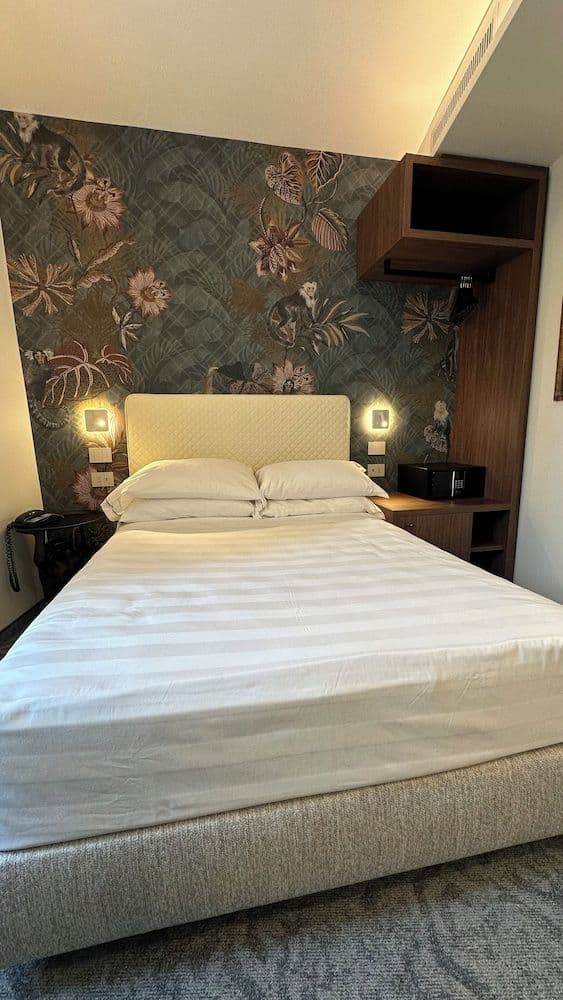 Small Room (1 or 2 people)