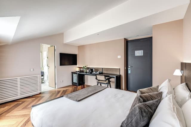Executive Room, City View