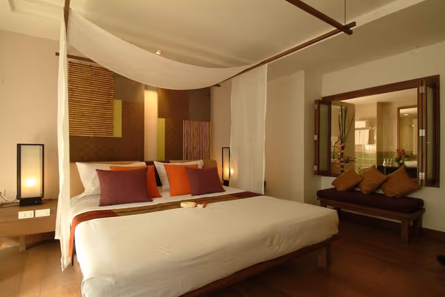 Deluxe Room, 1 Double or 2 Twin Beds, Pool View