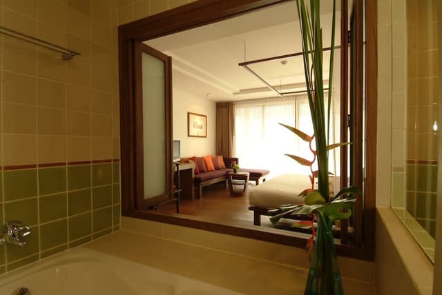 Deluxe Room, 1 Double or 2 Twin Beds, Pool View