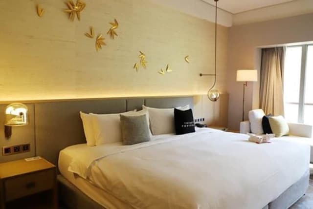 Superior Room, 1 King Bed, Balcony