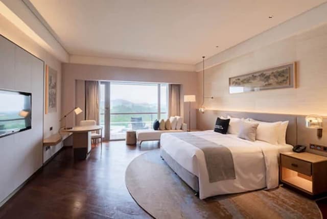Room, 1 King Bed, Balcony, Garden View