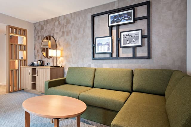 KING JUNIOR SUITE