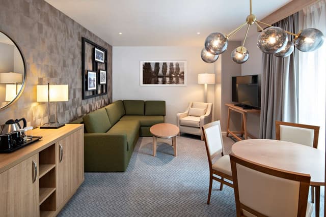 KING JUNIOR SUITE