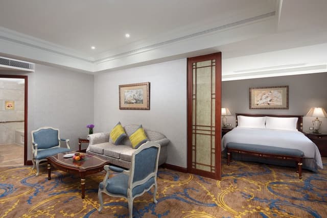 Junior Suite, 1 King Bed (High Floor)