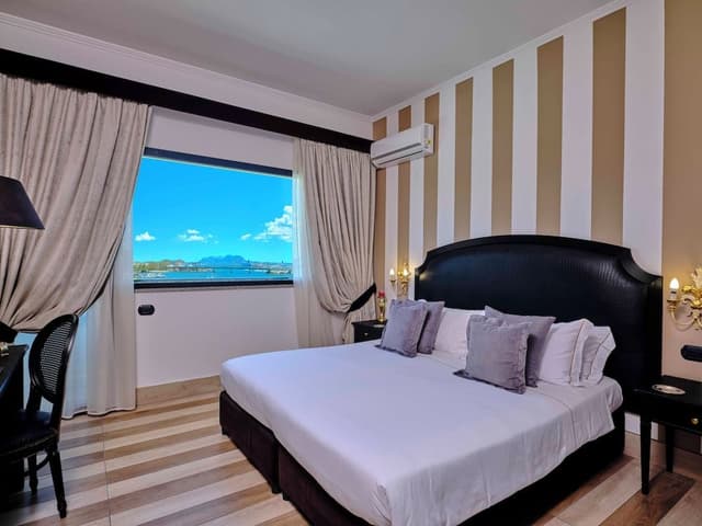 Suite, 1 Double Bed, Sea View