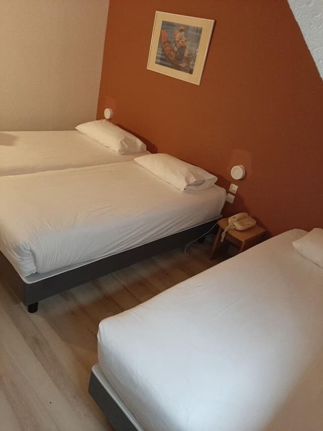 Standard Triple room