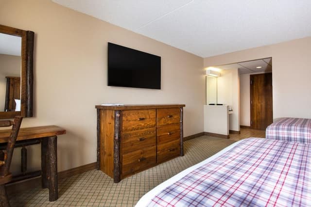 Classic Room, 2 Queen Beds with Jetted Tub