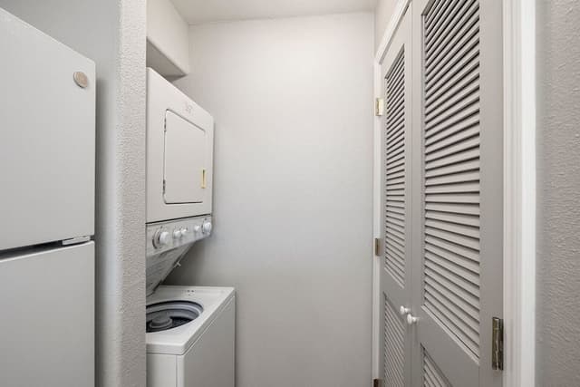 2 Bdrm Luxury Condo Jacuzzi w/ Kitchen