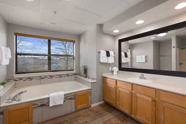 3 Bdrm Luxury Condo Jacuzzi w/ Kitchen