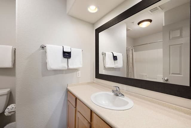 3 Bdrm Luxury Condo Jacuzzi w/ Kitchen