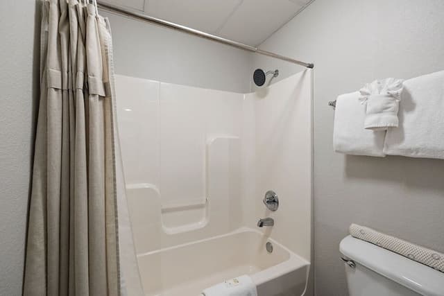 2 Bdrm Luxury Condo Jacuzzi w/ Kitchen