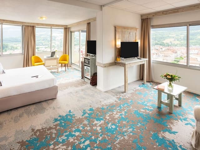 Suite, 1 Queen Bed