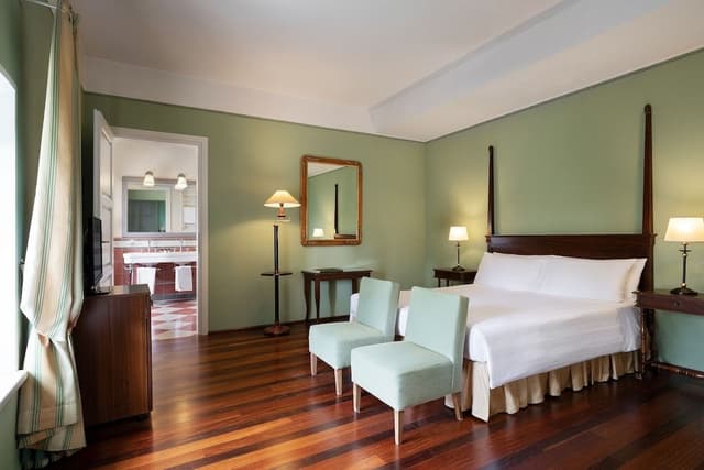 Suite, Park View
