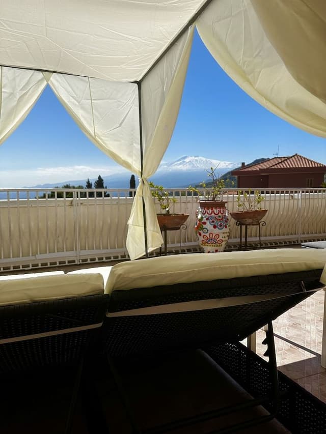 Suite, 1 King Bed with Sofa bed, Accessible, Sea View