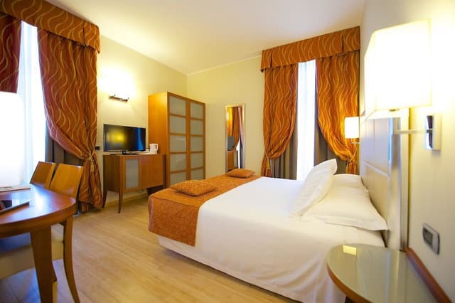 Standard Room, 1 Queen Bed