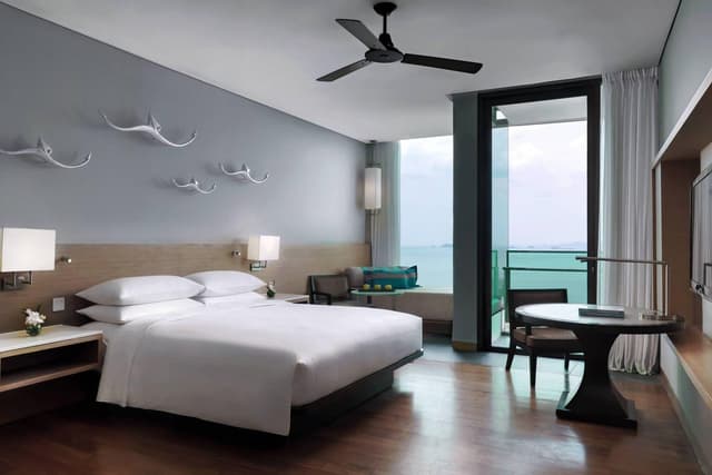 Guest room, 1 King, Ocean view, High floor