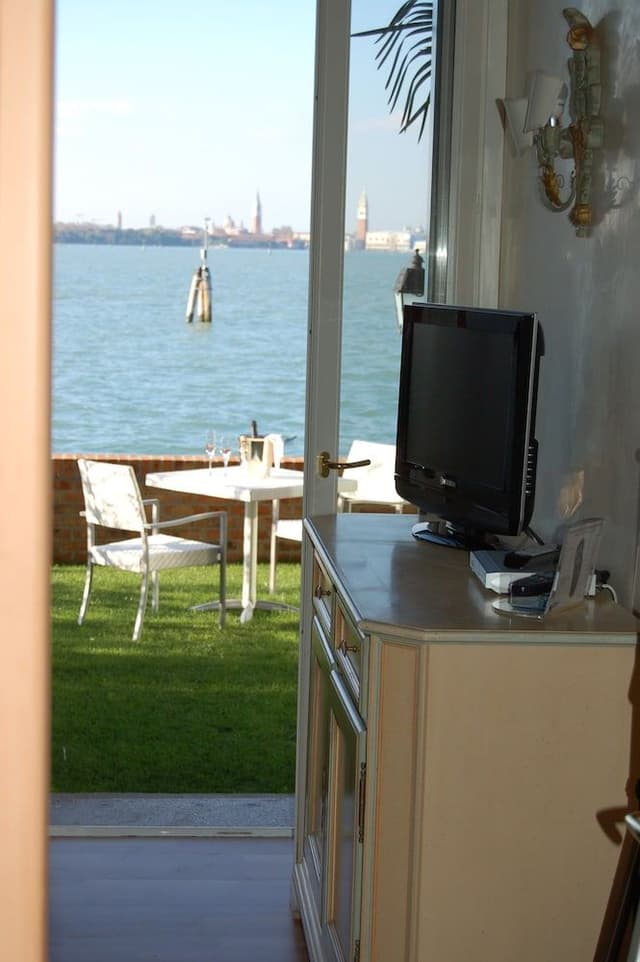 Suite, Lagoon View, Garden Area (Twin beds on request)