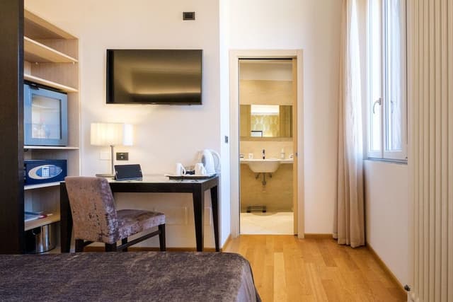 Double Room (Gold)