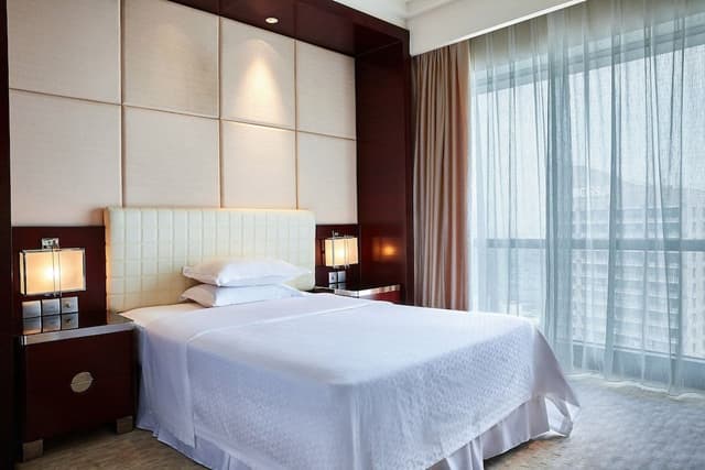 Room, 1 King Bed, City View