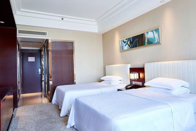 Room, 2 Twin Beds, City View