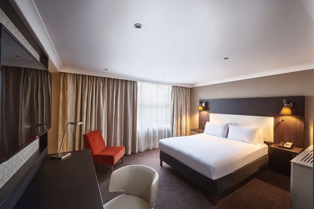 QUEEN JUNIOR SUITE
