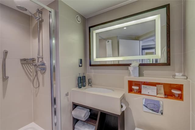 KING BED DELUXE ROOM