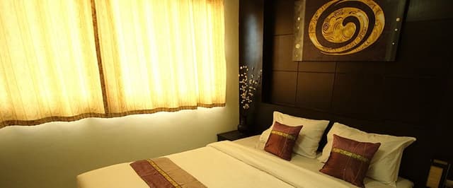 Deluxe Double or Twin with Breakfast and Airport Transfer