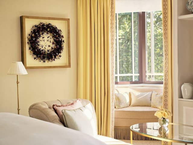 Suite (Dorchester)