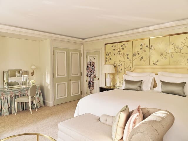 Suite (Dorchester)