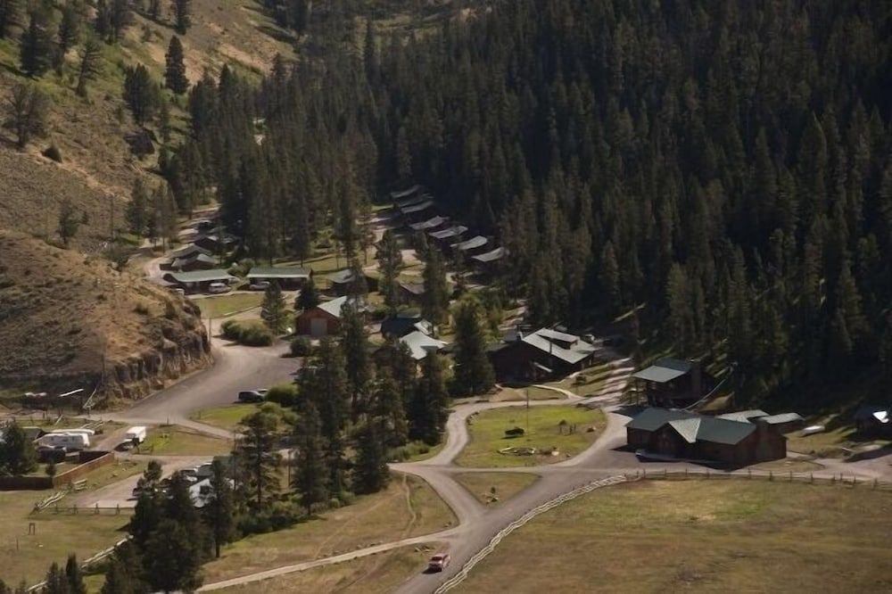 320 Guest Ranch3