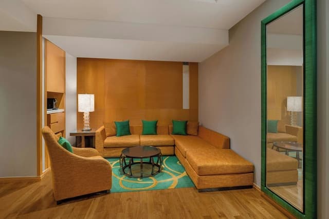 Club Suite, 1 King Bed (Corner)