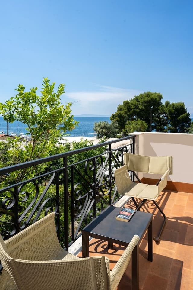 Standard Double Room, 1 Double or 2 Twin Beds, Balcony, Partial Sea View